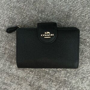 Coach Medium Corner Zip Wallet